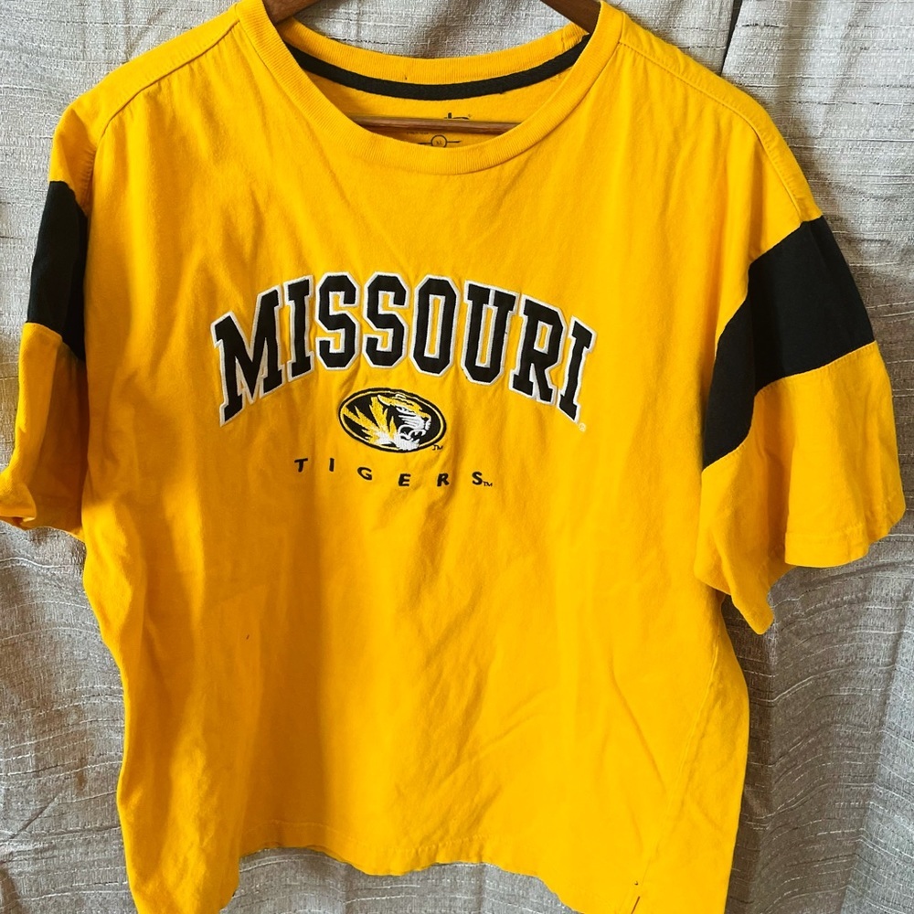 Missouri Tigers yellow and black T-shirt-adult extra large